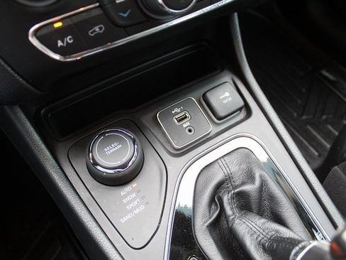 Used 2023 Jeep Cherokee Altitude Lux image 33