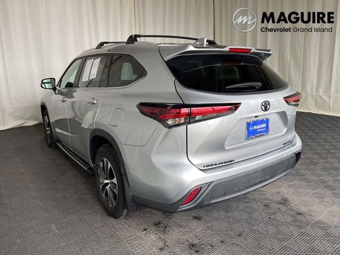 Used 2024 Toyota Highlander XLE AWD/4WD image 27