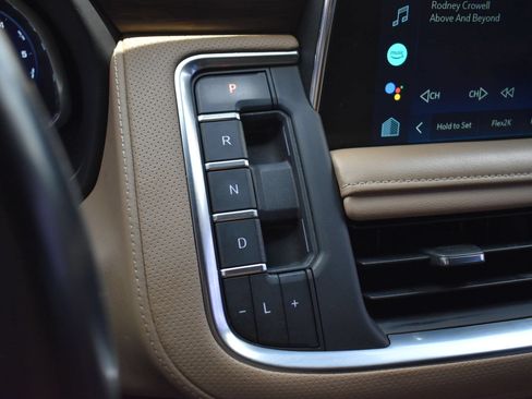 Used 2022 Chevrolet Suburban Premier AWD/4WD image 32
