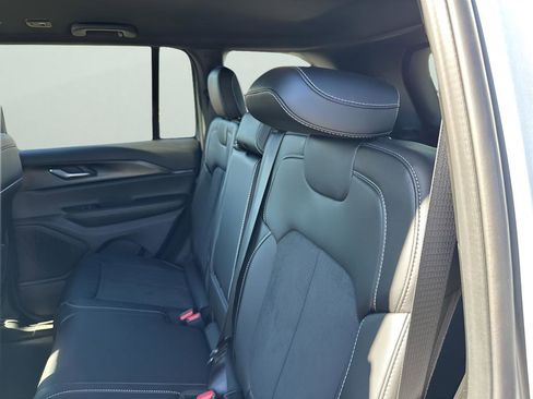 New 2025 Jeep Grand Cherokee Altitude image 18