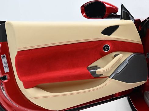 Used 2023 Ferrari Portofino M RWD image 26