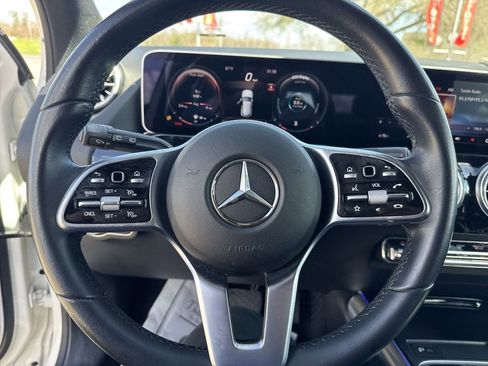 Used 2021 Mercedes-Benz GLA 250 w/ Premium Package image 16