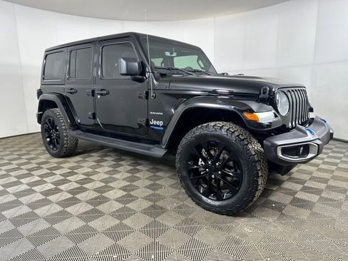 Used 2022 Jeep Wrangler Unlimited Sahara image 2
