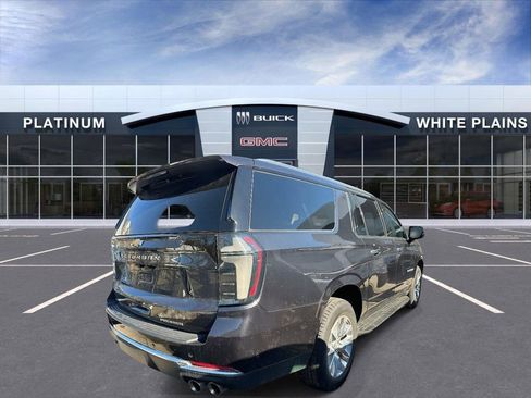 Used 2025 Chevrolet Suburban Premier image 2