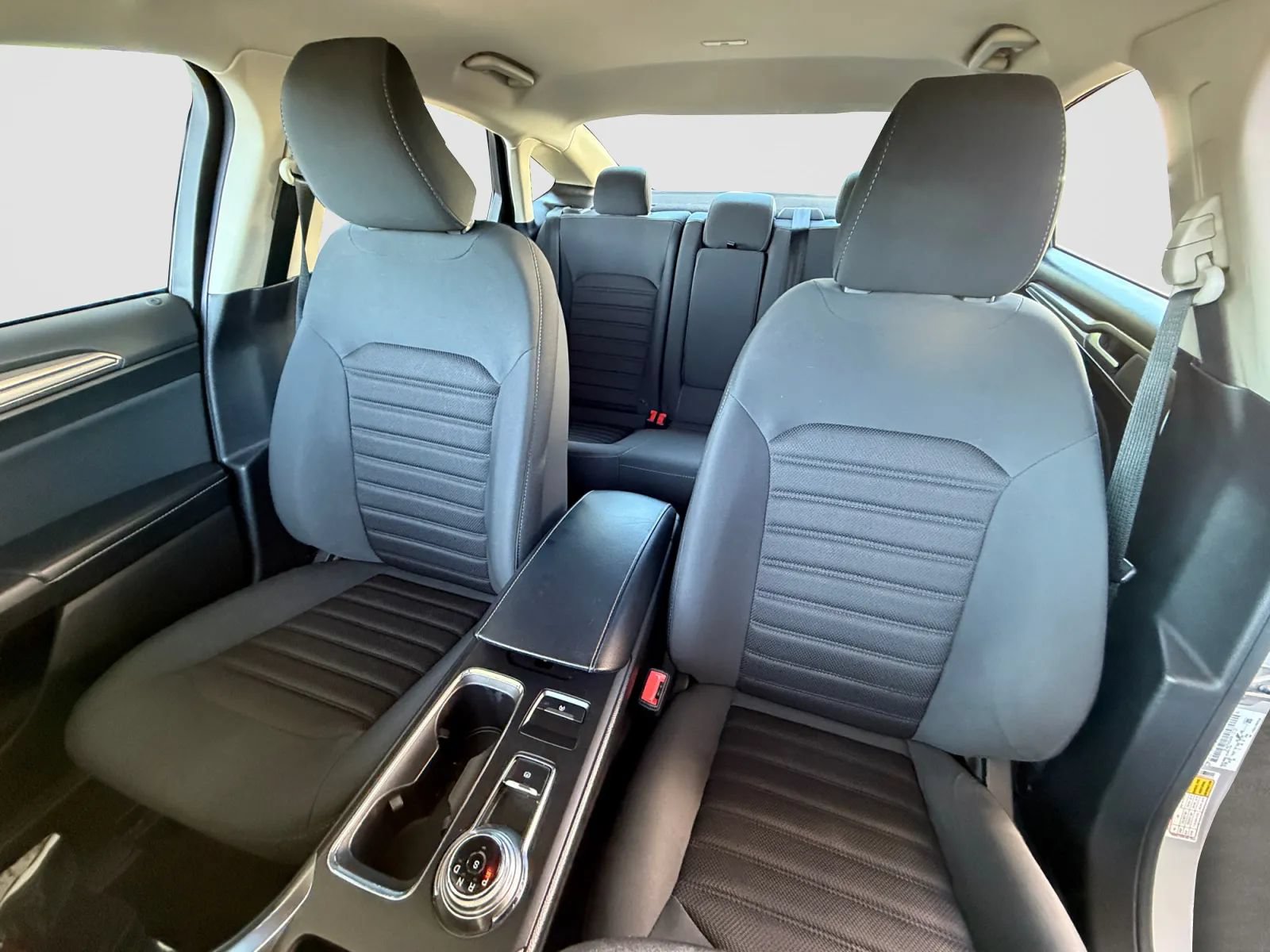 Used 2019 Ford Fusion SE FWD image 13