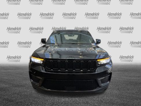 Used 2024 Jeep Grand Cherokee Altitude AWD/4WD image 6