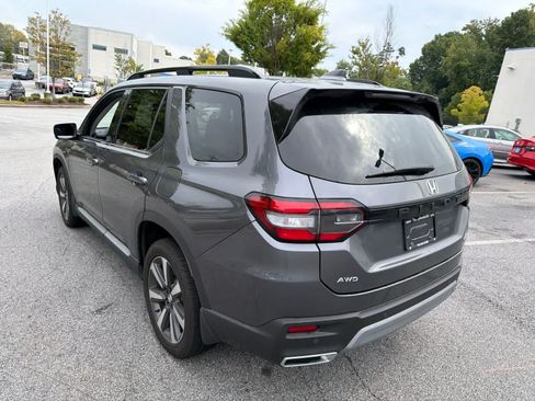 Certified 2025 Honda Pilot Touring image 9