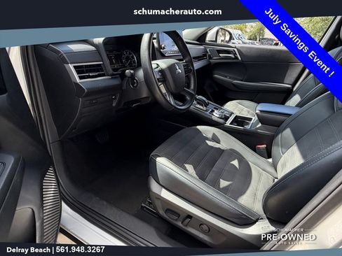 Used 2024 Mitsubishi Outlander FWD image 11