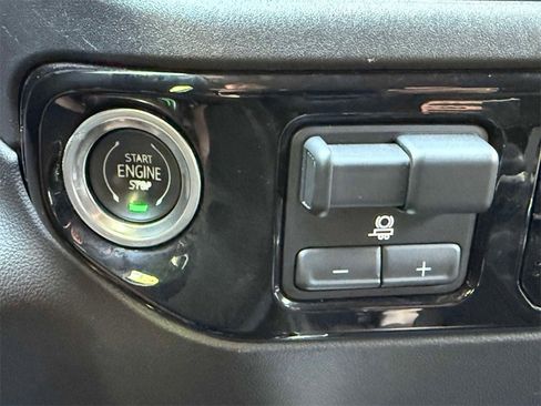 Used 2023 Chevrolet Silverado 1500 LT image 21