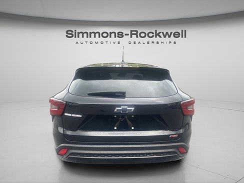 Used 2024 Chevrolet Trax RS w/ Driver Confidence Package FWD image 4