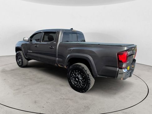 Used 2018 Toyota Tacoma SR5 image 3