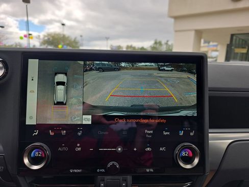 Used 2025 Lexus GX 550 w/ Accessory Package (Z1) image 27