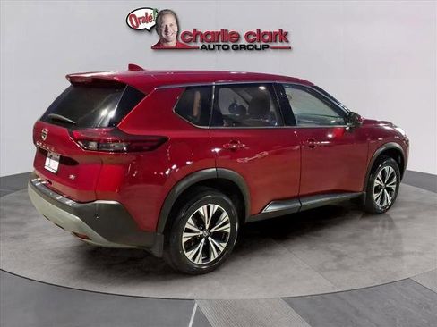 Used 2021 Nissan Rogue SV image 5