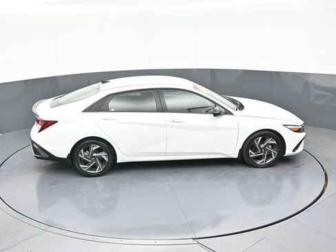 Used 2025 Hyundai Elantra Sport FWD image 62