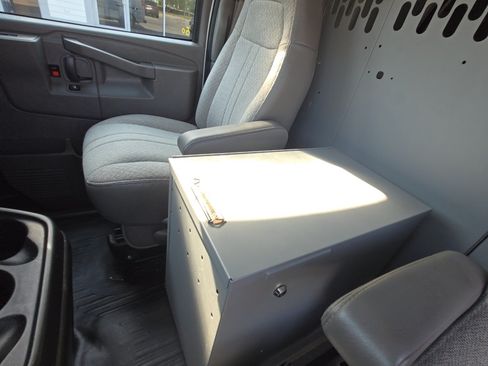 Used 2022 Chevrolet Express 2500 w/ Driver Convenience Package RWD image 18