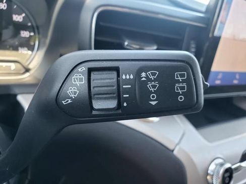 Used 2020 Ford Explorer XLT w/ Equipment Group 202A AWD/4WD image 23