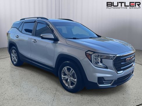 Used 2022 GMC Terrain SLE w/ Driver Convenience Package FWD image 8