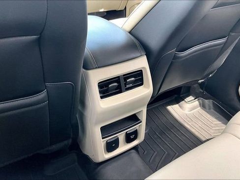 Used 2019 Ford Edge Titanium AWD/4WD image 10