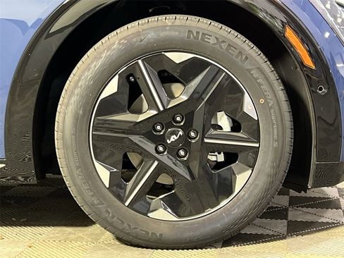 New 2025 Kia EV6 Wind image 10