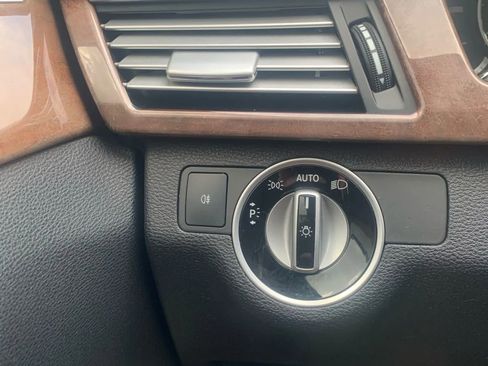 Used 2013 Mercedes-Benz E 350 Sedan image 28