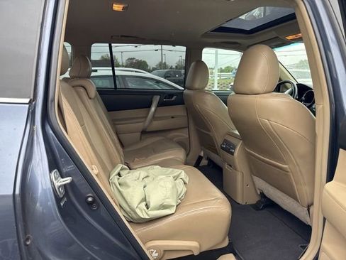 Used 2012 Toyota Highlander SE w/ Tow Pkg AWD/4WD image 15