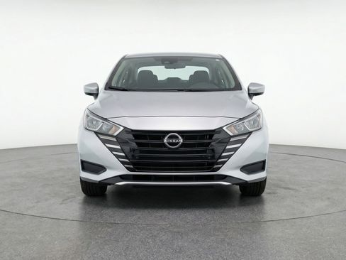 Used 2025 Nissan Versa SV image 2