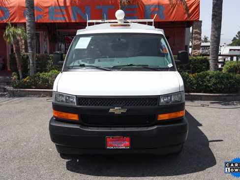 Used 2018 Chevrolet Express 3500 image 3