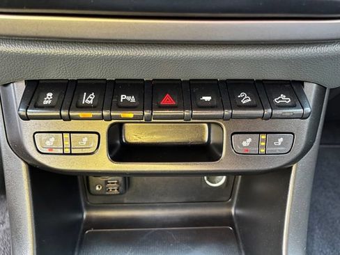 Used 2022 Chevrolet Colorado Z71 w/ Safety Package AWD/4WD image 36