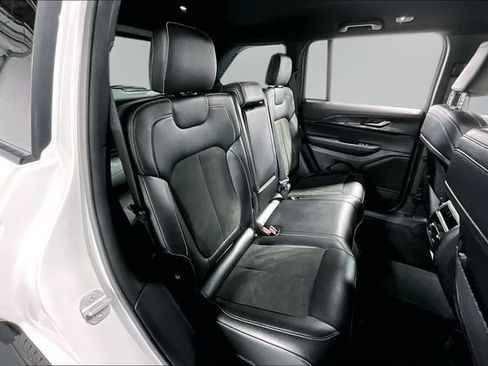 Used 2023 Jeep Grand Cherokee Altitude AWD/4WD image 23