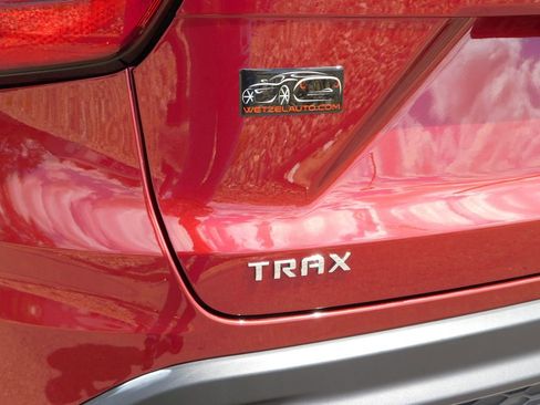 Used 2025 Chevrolet Trax LT w/ LT Convenience Package FWD image 37