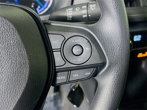 Used 2025 Toyota RAV4 LE image 17