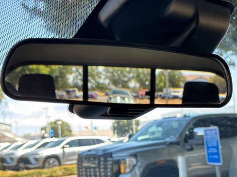 Used 2022 Nissan Titan SV image 24