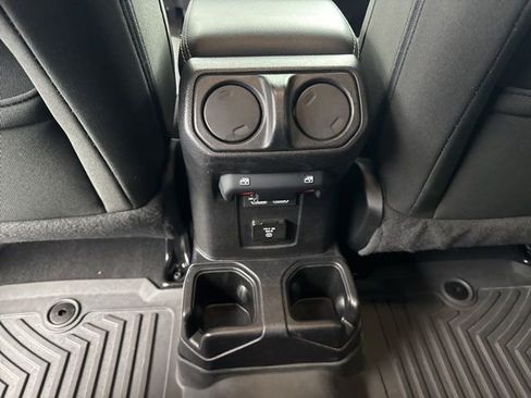 Used 2021 Jeep Wrangler Unlimited Sahara image 34