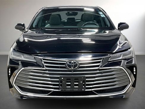 Used 2020 Toyota Avalon Limited image 2