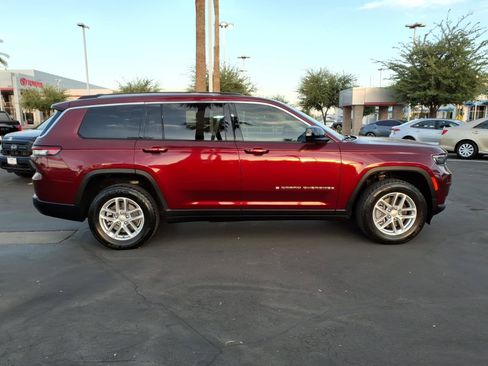Used 2022 Jeep Grand Cherokee L Laredo w/ Luxury Tech Group I AWD/4WD image 3