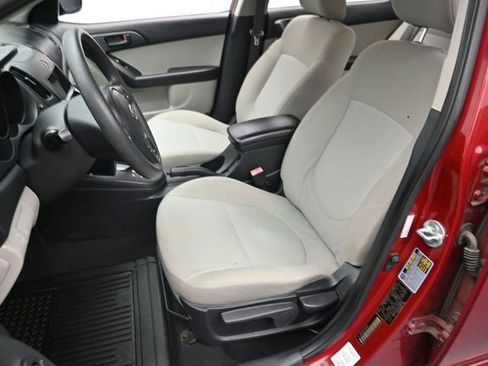 Used 2010 Kia Forte EX image 11