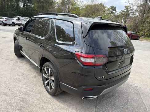 Used 2024 Honda Pilot Touring image 7