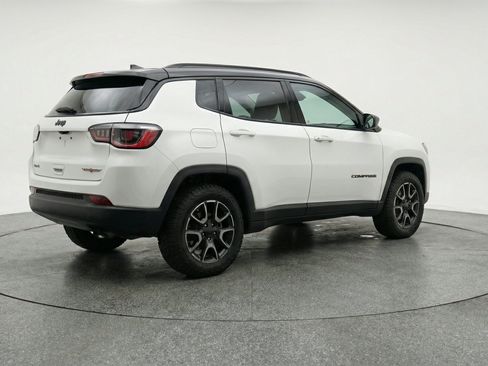 Used 2025 Jeep Compass Trailhawk AWD/4WD image 9