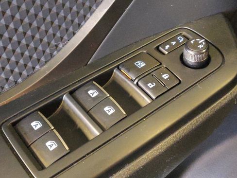Used 2018 Toyota C-HR XLE FWD image 27