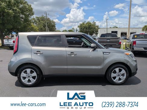 Used 2019 Kia Soul FWD image 2