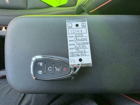 Used 2025 Chevrolet TrailBlazer RS AWD/4WD image 33
