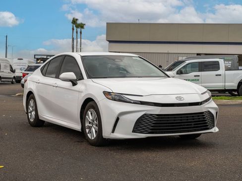 Used 2025 Toyota Camry LE image 1
