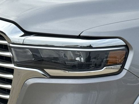 Used 2025 RAM 1500 Laramie AWD/4WD image 4
