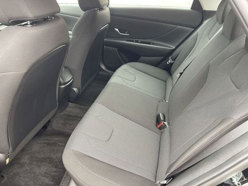 Used 2023 Hyundai Elantra SE FWD image 13