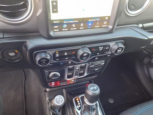Used 2023 Jeep Wrangler Unlimited Rubicon 4xe w/ Cold Weather Group AWD/4WD image 14