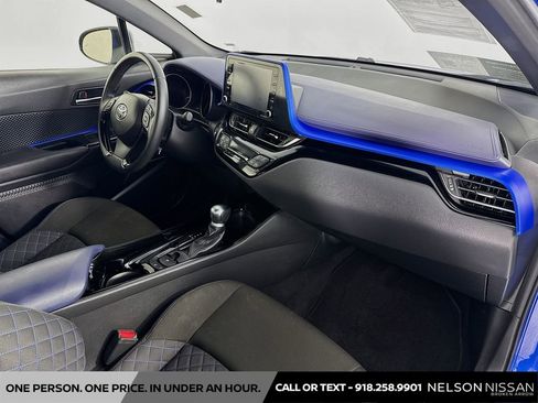 Used 2020 Toyota C-HR XLE image 27