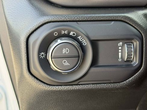 Used 2023 Jeep Gladiator Sport AWD/4WD image 13