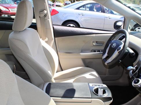 Used 2014 Toyota Prius V Three image 11