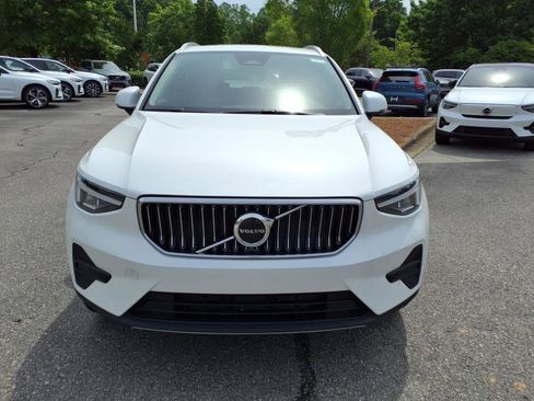 New 2025 Volvo XC40 B5 Core w/ Climate Package image 10