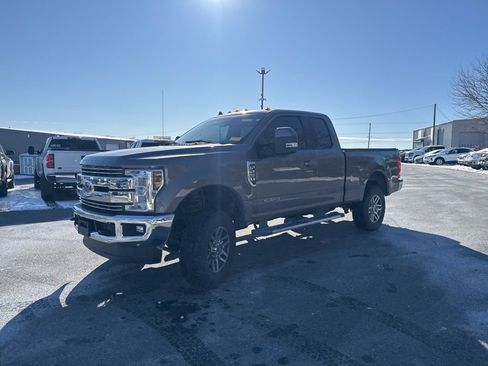 Used 2019 Ford F250 Lariat w/ Lariat Value Package image 3